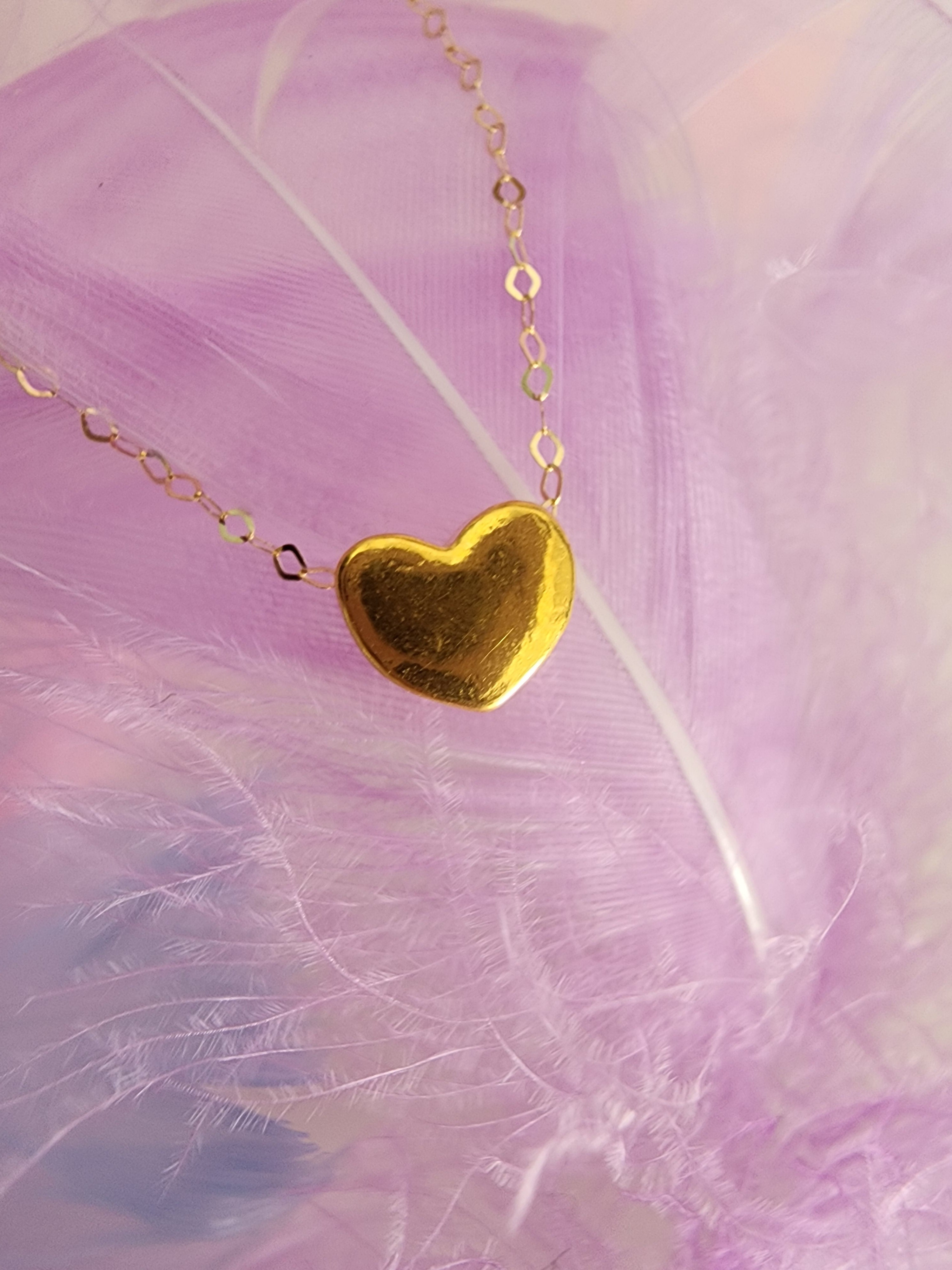 Collar de oro 18K con colgante en forma de corazón de oro 18k