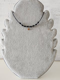 Collar con Inicial M en Oro 18K y Cordón de Nailon