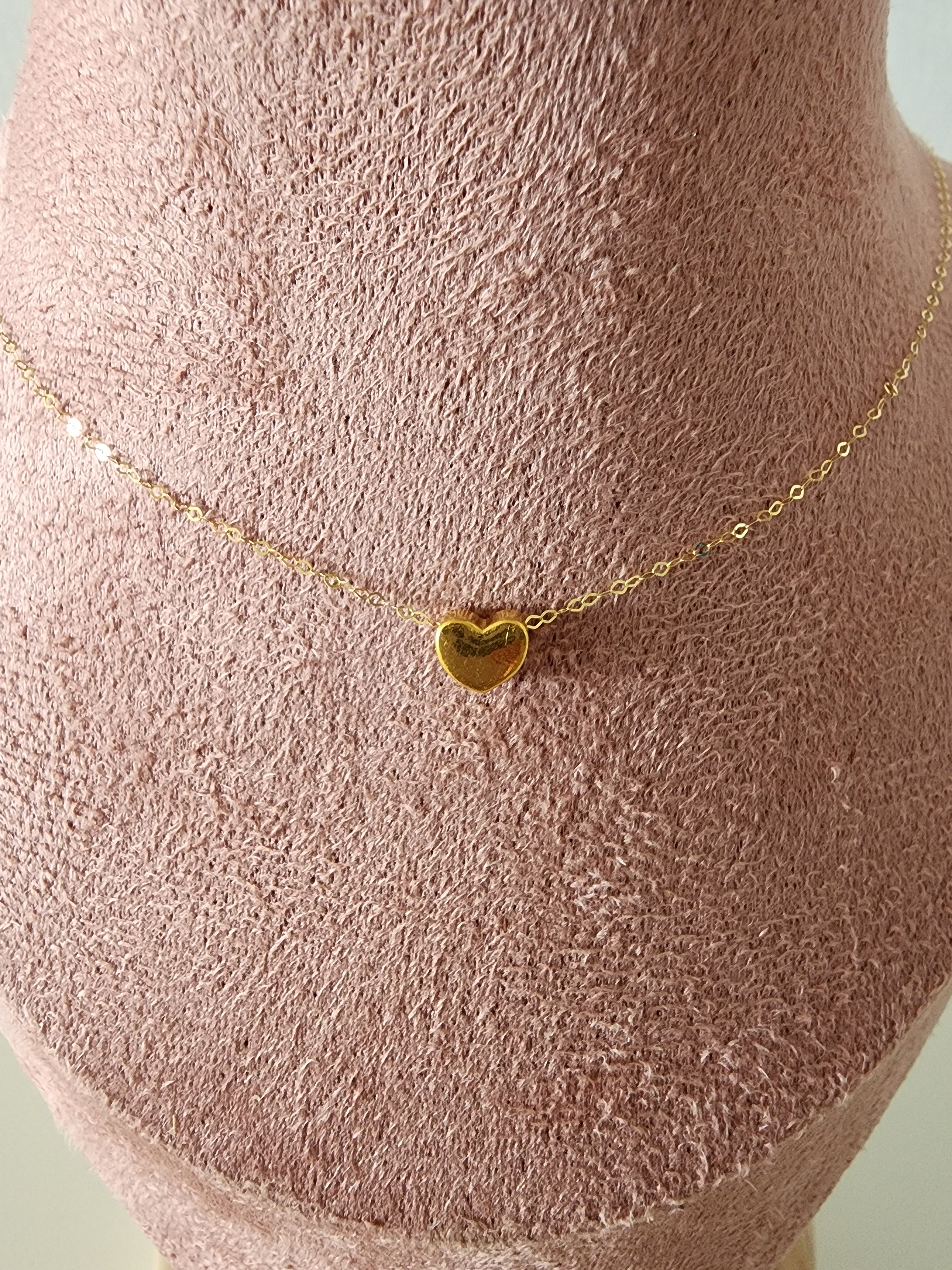 Collar de oro 18K con colgante en forma de corazón de oro 18k