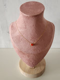 Collar de oro 18K con piedra natural roja en forma de corazón