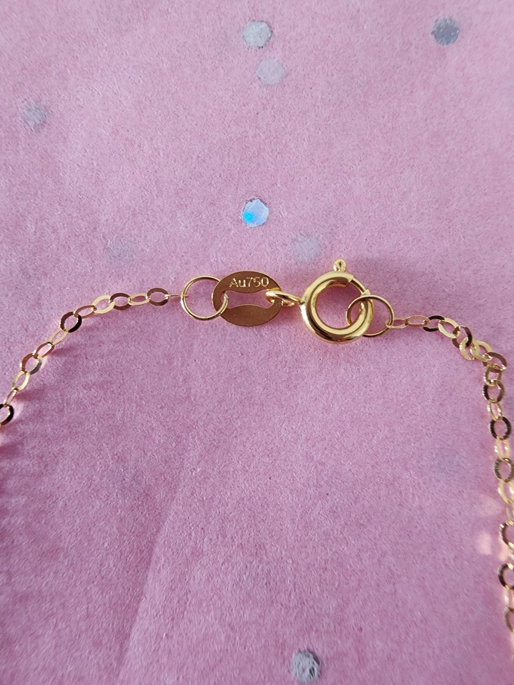 Collar de oro 18K con colgante en forma de corazón de oro 18k