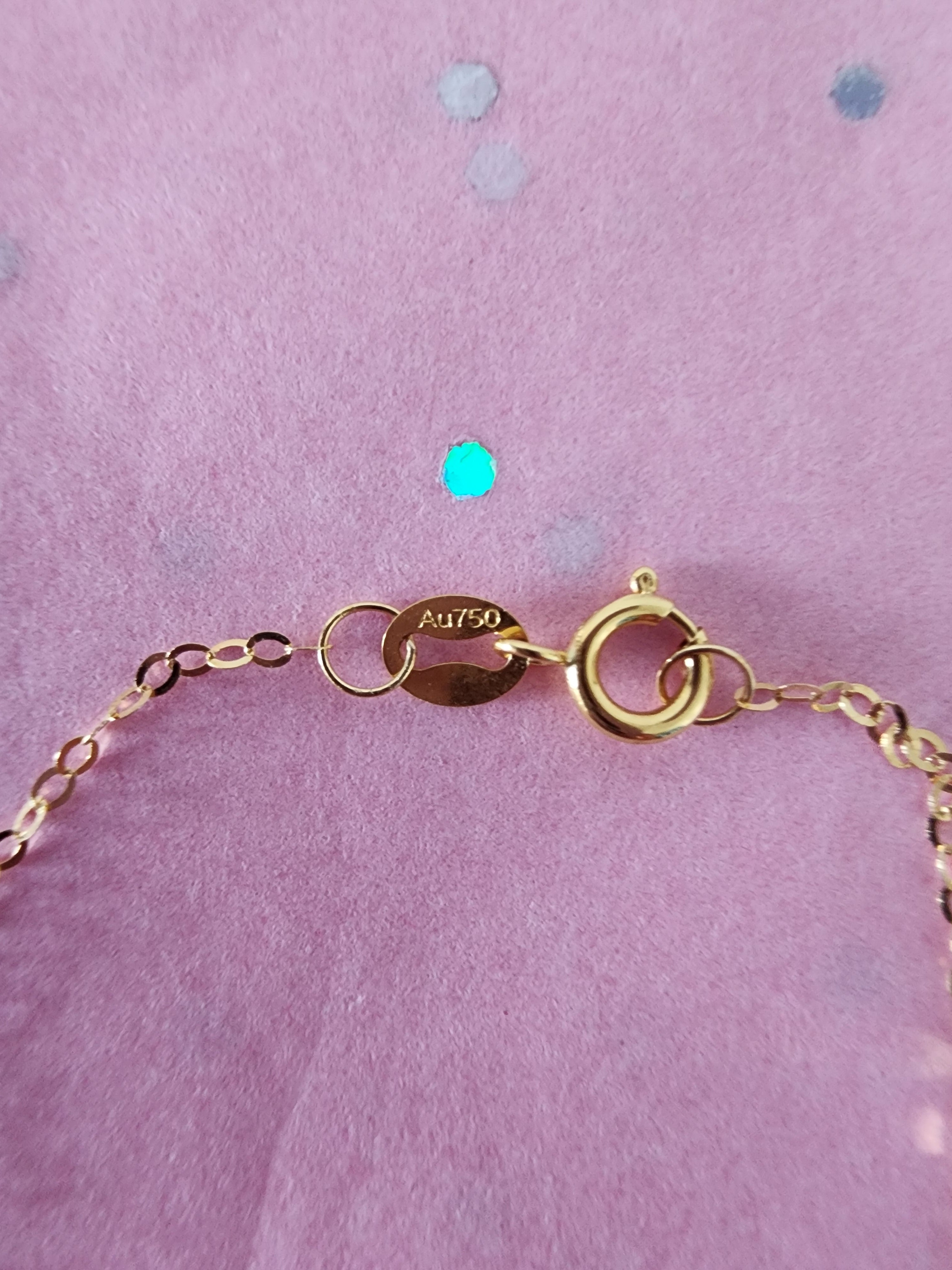 Collar de Oro 18K y colgante Oro 18K forma de corazón piedra natural