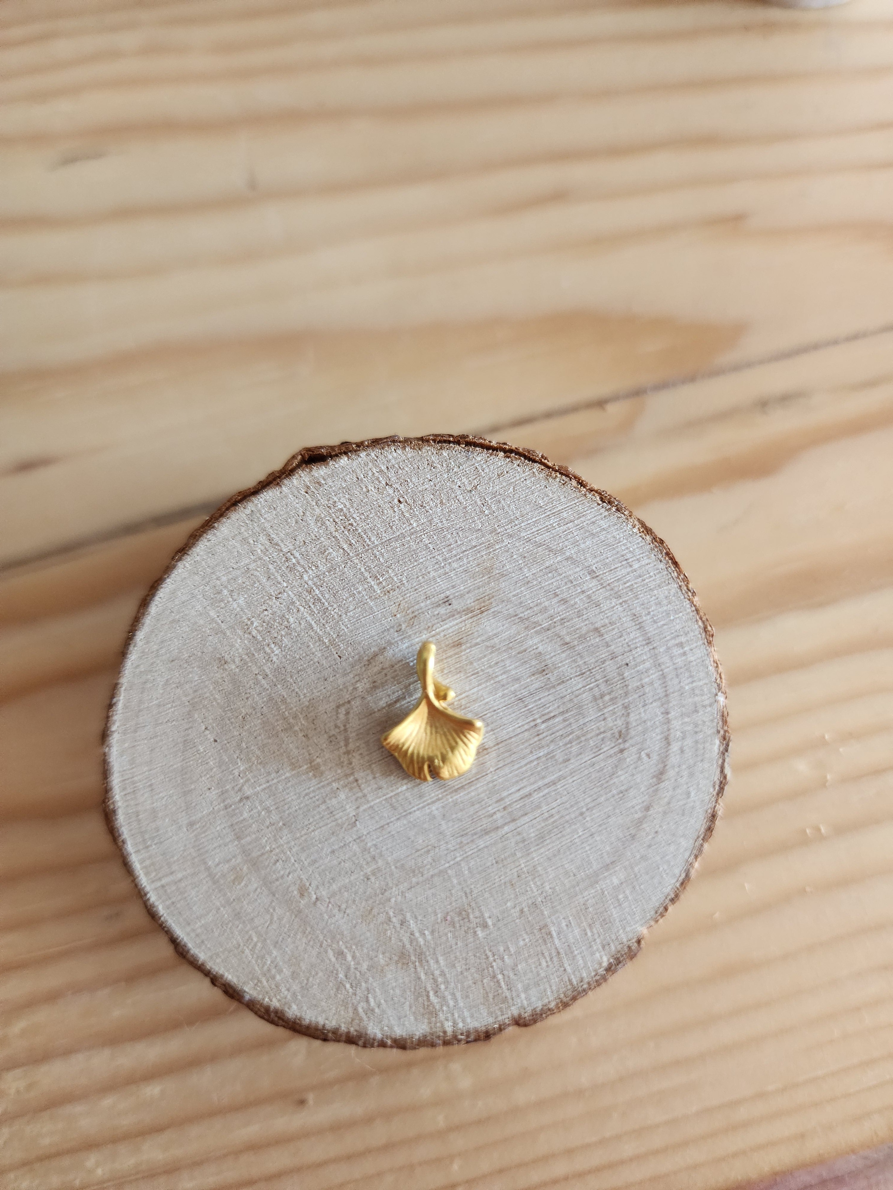 Colgante Oro 24k hoja de ginkgo