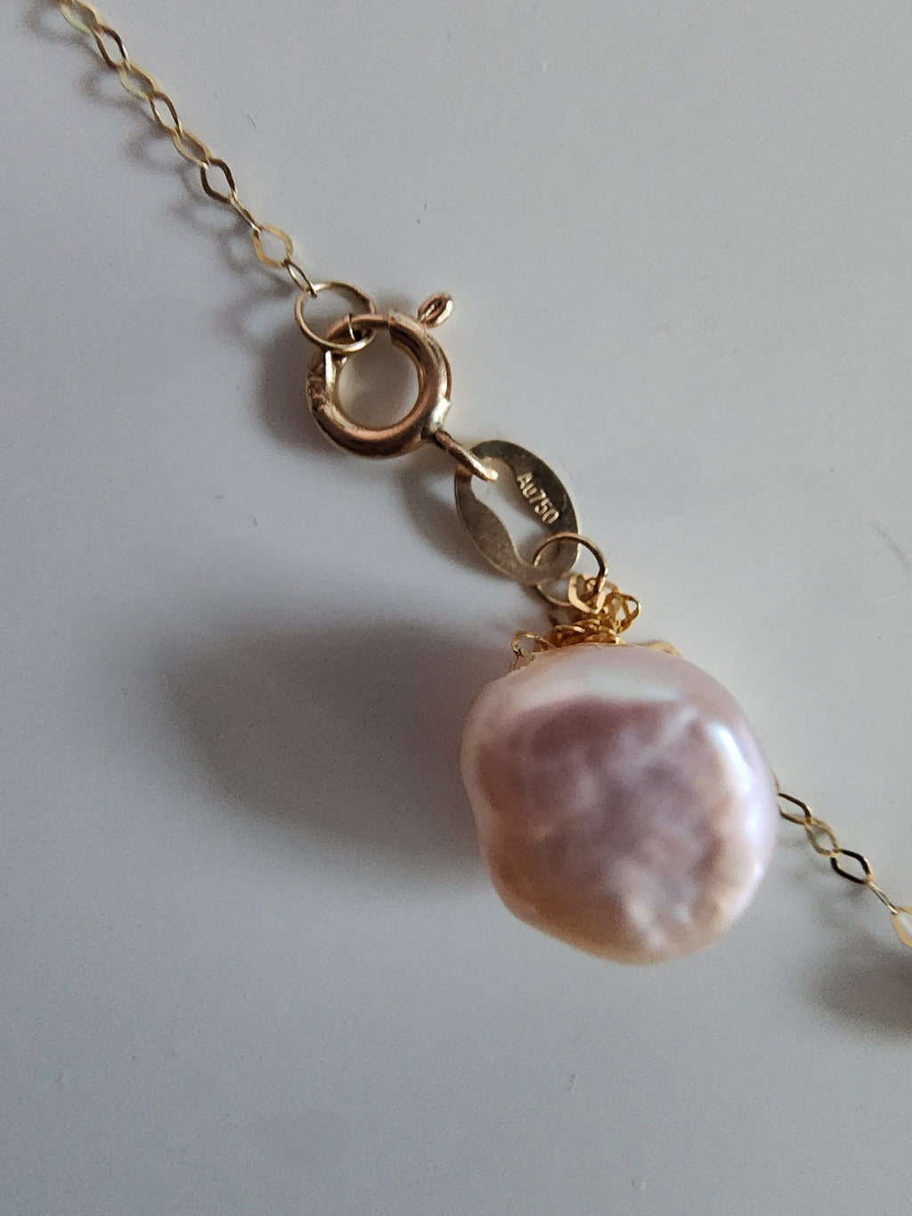 Collar de oro 18K con perlas de agua dulce colores suaves
