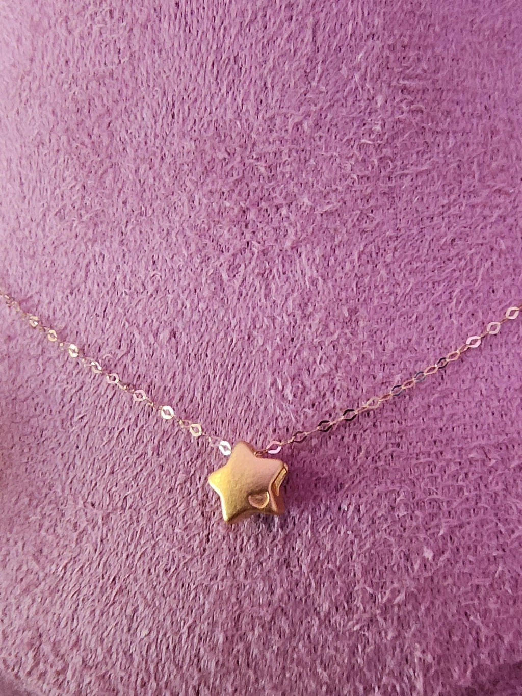 Collar de Oro 18K con colgante Estrella Oro 18K grabado pequeño de corazón