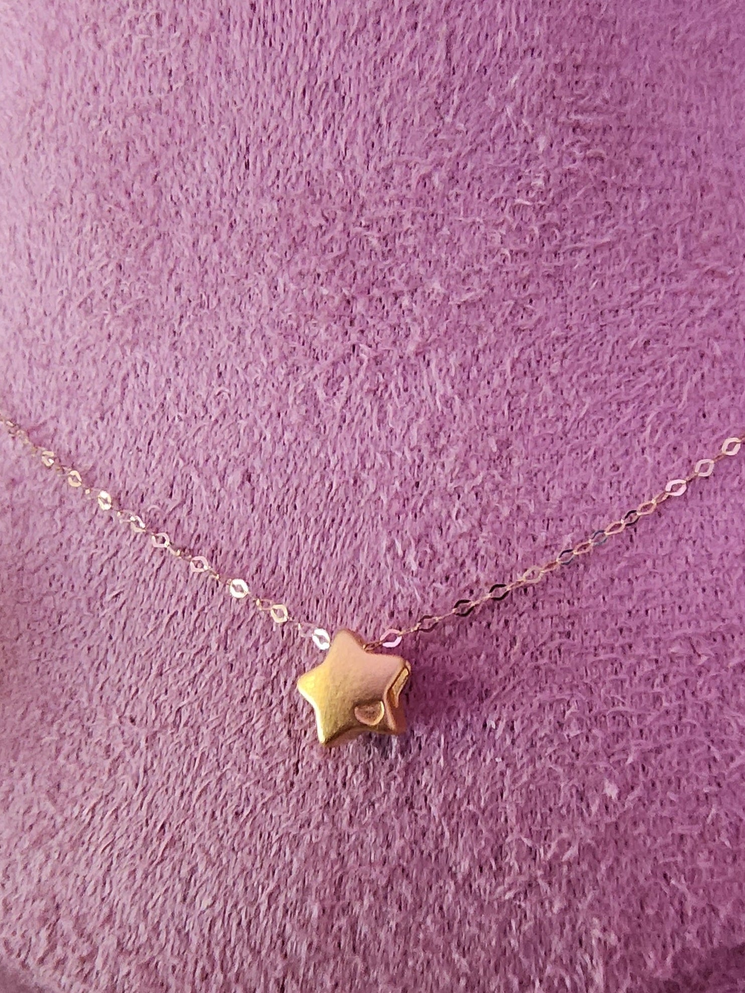 Collar de Oro 18K con colgante Estrella Oro 18K grabado pequeño de corazón