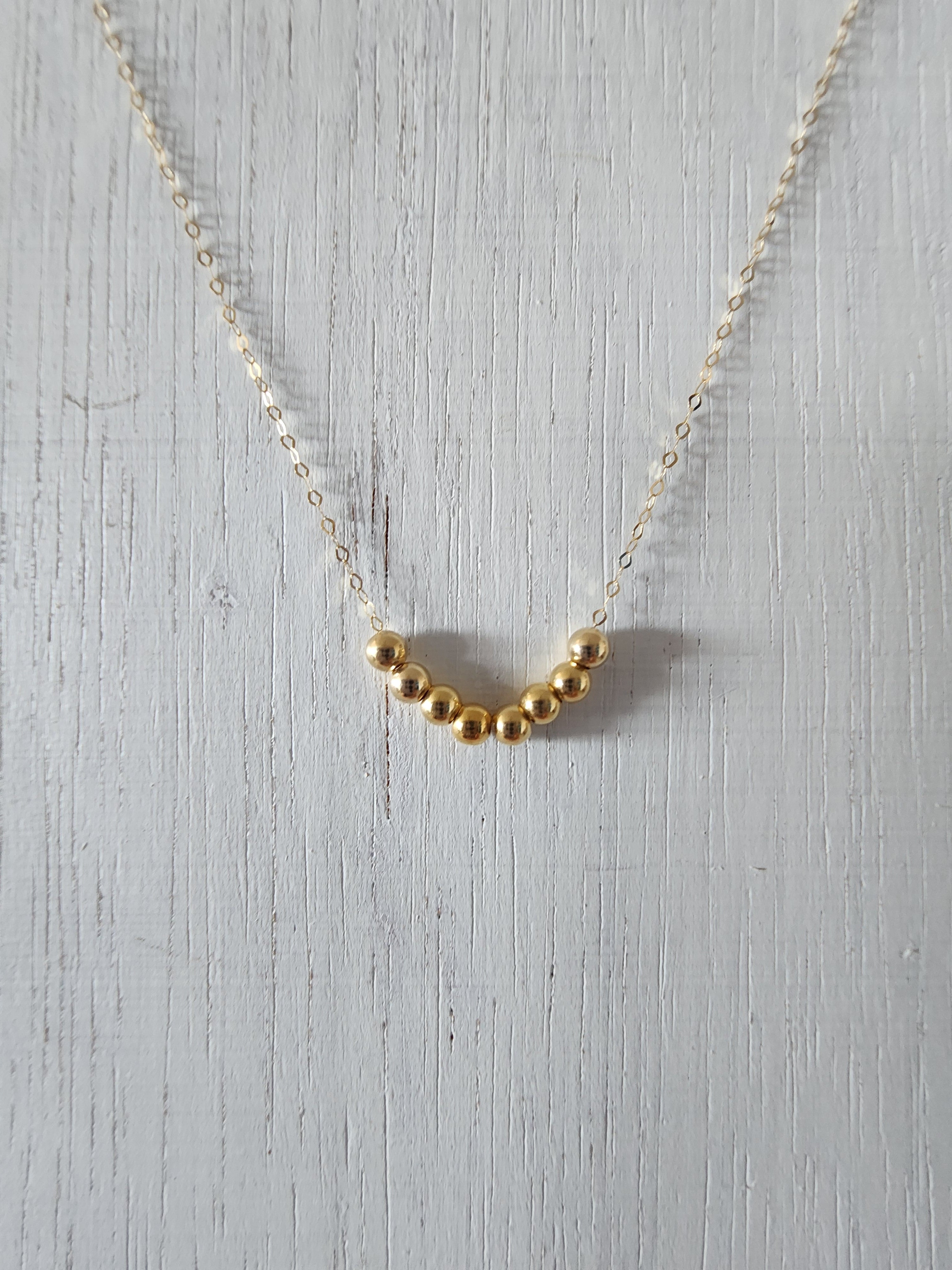 Collar de Oro 18K con 8 bolitas en Arco Oro 18k