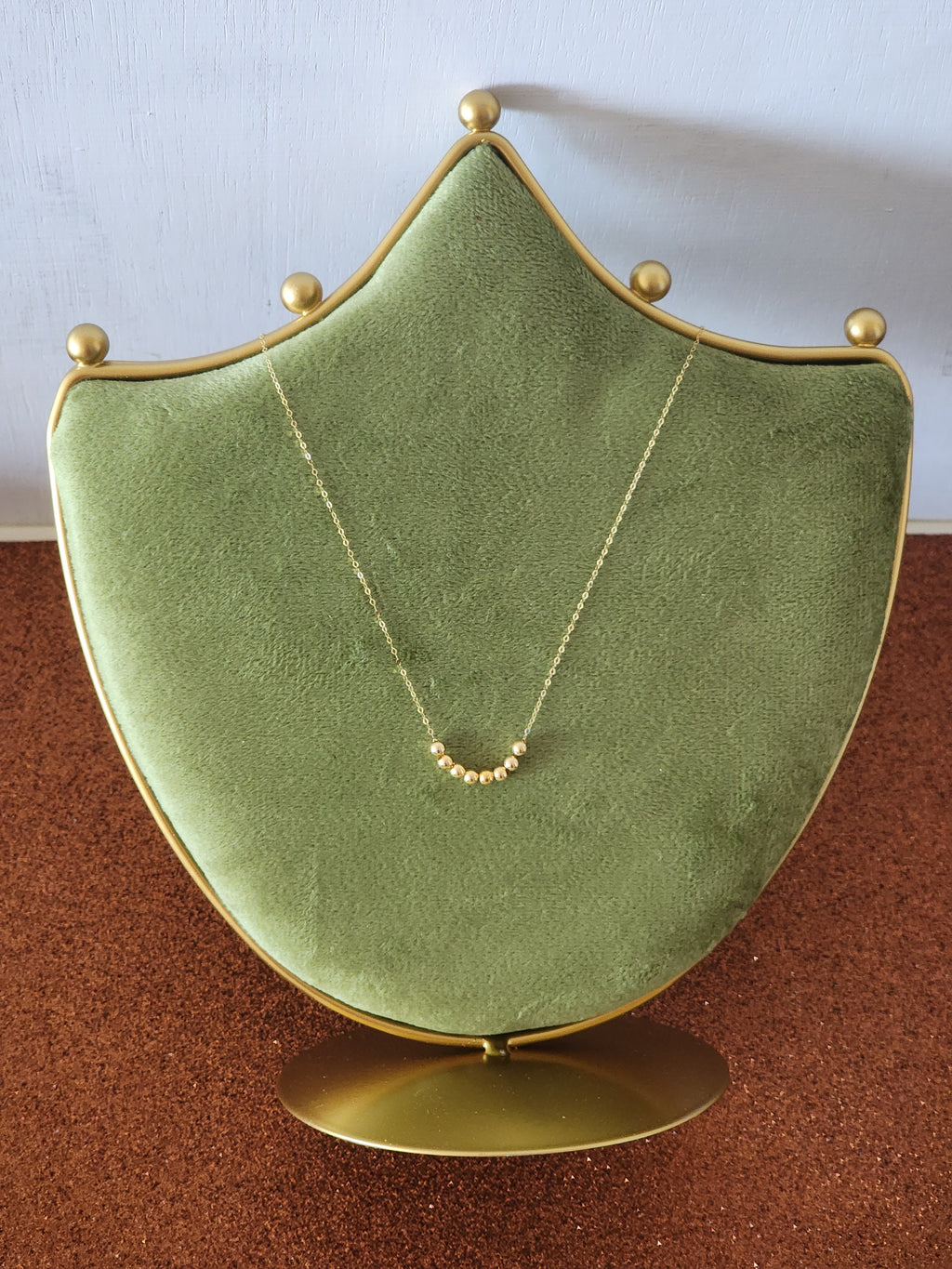 Collar de Oro 18K con 8 bolitas en Arco Oro 18k
